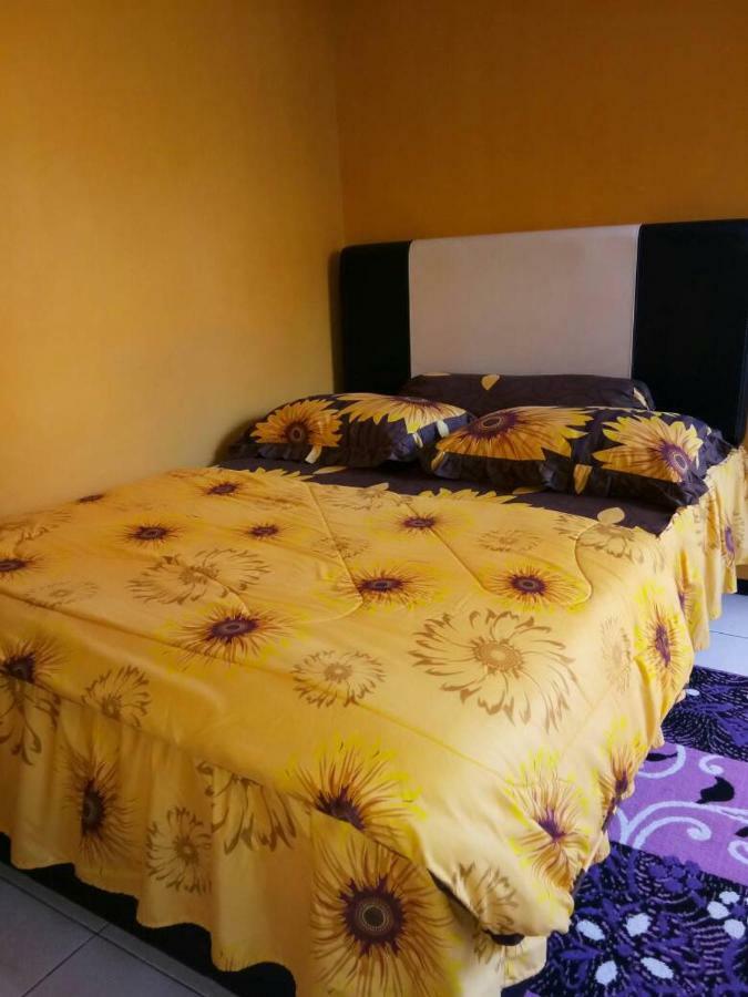Midi Homestay Бату Екстериор снимка