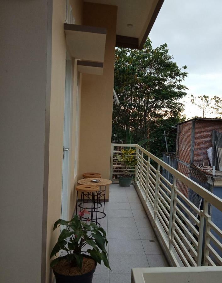 Midi Homestay Бату Екстериор снимка