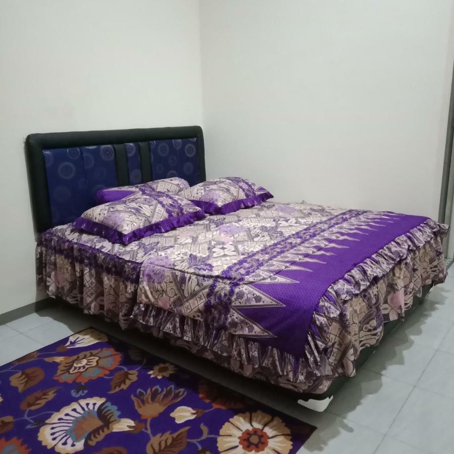 Midi Homestay Бату Екстериор снимка